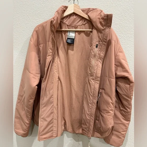 Vuori Canyon Insulated Jacket in Rose - Picture 2 of 6